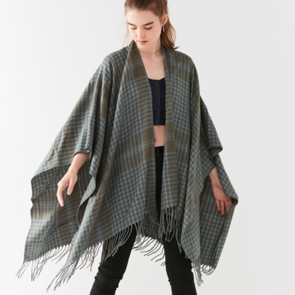 NEW URBAN OUTFITTERS Plaid Poncho
